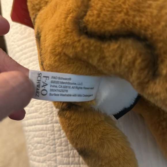 FAO Schwarz Adopt a Pet new plush tiger with vervet nose clean soft, very nice - Picture 14 of 15